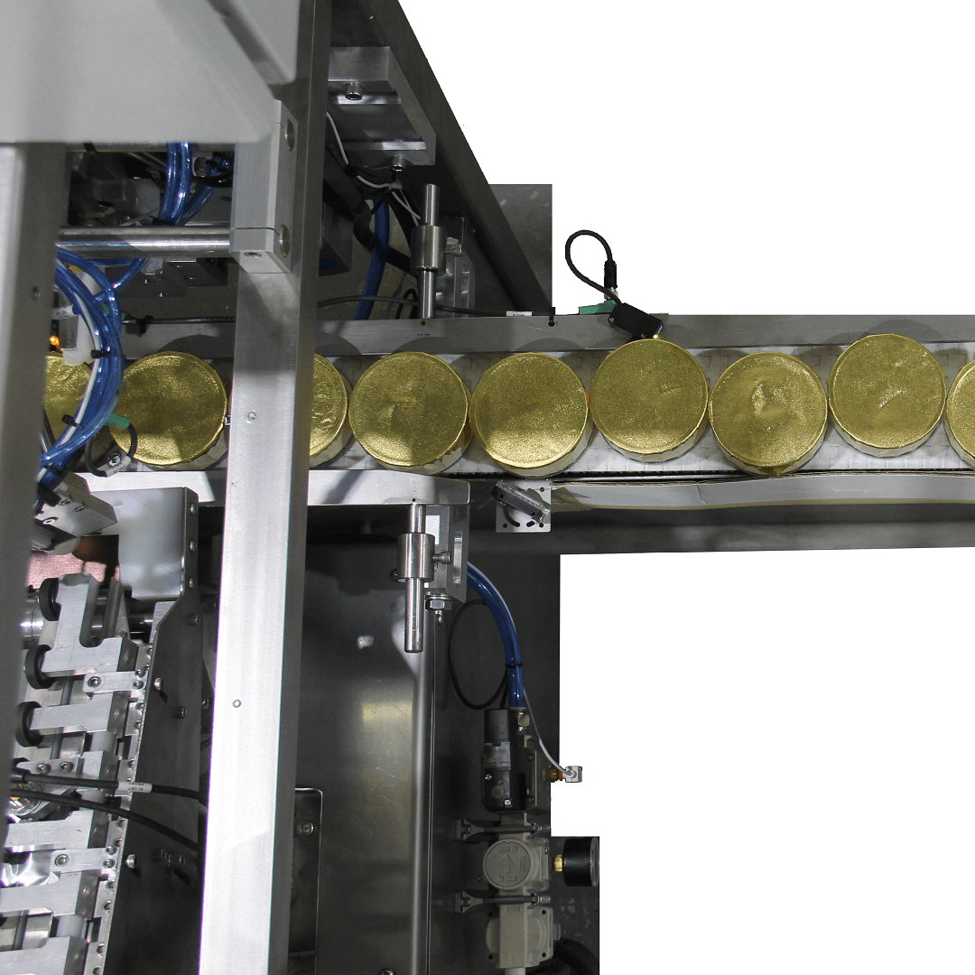 Automatic carton sleever machine