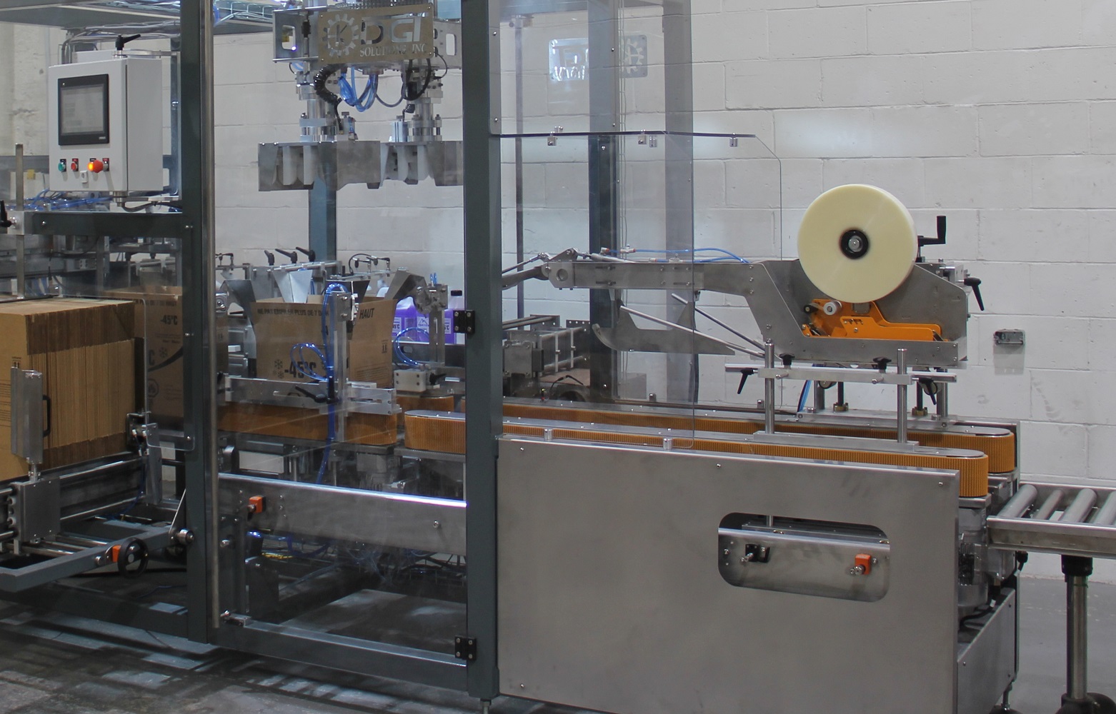 Automatic pick & place case packer for gallon type containers