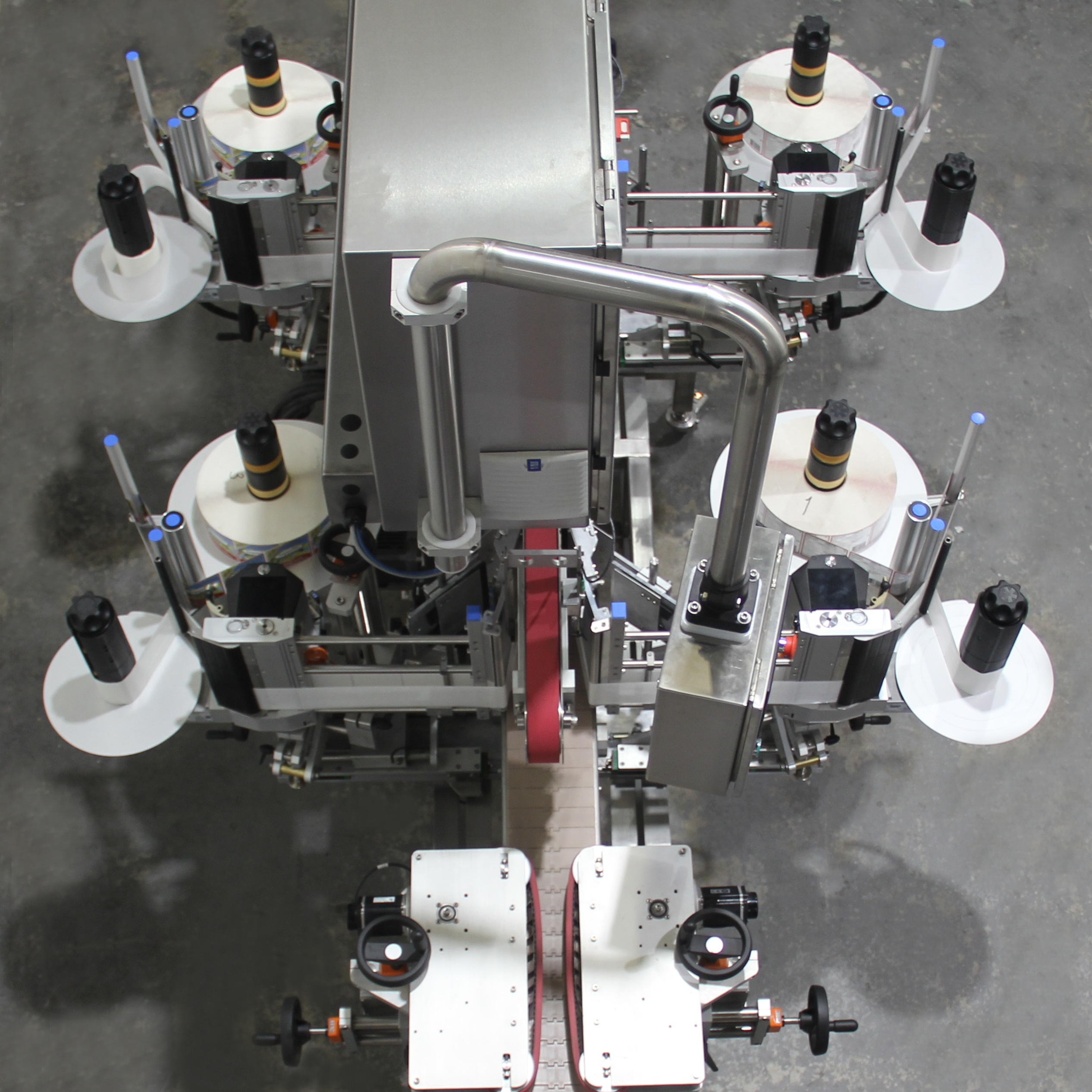 Front and back labeling machine